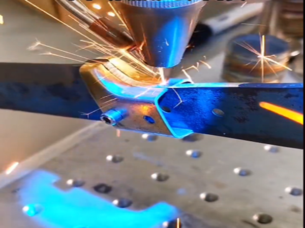 焊接機(jī)器人價(jià)格