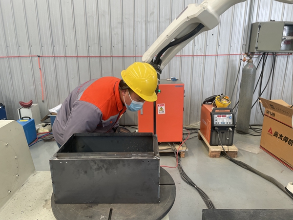 焊接機(jī)器人在石油化工管道焊接中的工藝流程 焊接機(jī)器人