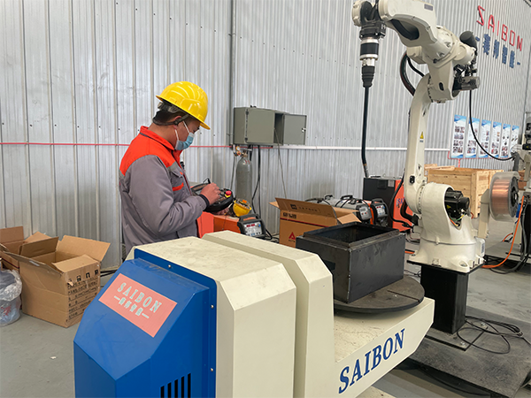 自動焊接機器人的焊接速度和焊接電流是多少？