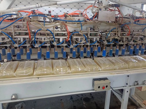 如何選擇合適的碼垛機器人? 碼垛機器人工作圖片展示