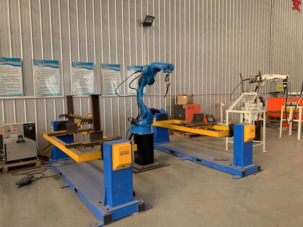 青島賽邦生產的機器人自動焊接設備展示 機器人自動焊接設備有哪些?