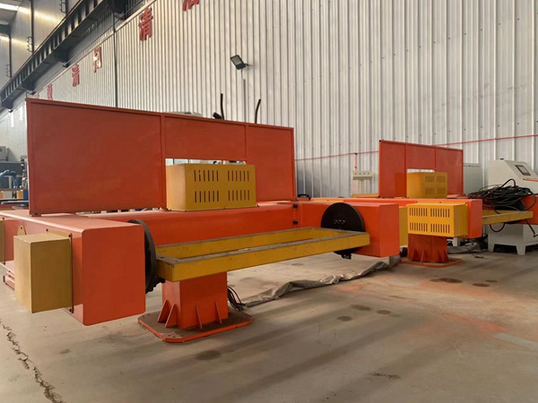 焊接變位機卡盤介紹 青島賽邦生產的焊接變位機展示