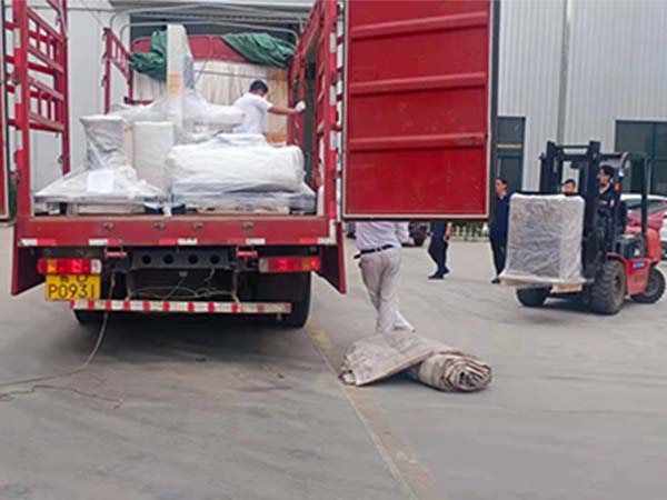 青島賽邦智能焊接機器人廠家的發(fā)貨現(xiàn)場 青島賽邦智能焊接機器人廠家的發(fā)貨現(xiàn)場