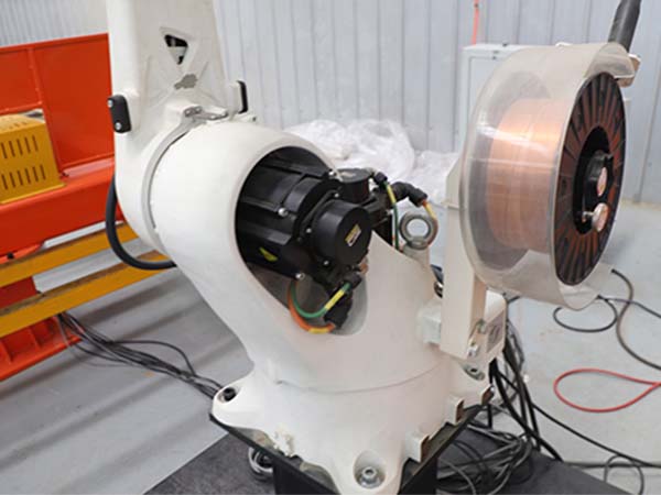 鋼板自動焊接設(shè)備提高工人的勞動條件 鋼板自動焊接設(shè)備提高工人的勞動條件