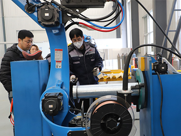 雙絲焊接機器人的工作原理 雙絲焊接機器人的工作原理