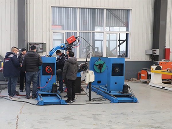 根據技術參數選擇工業焊接機器人