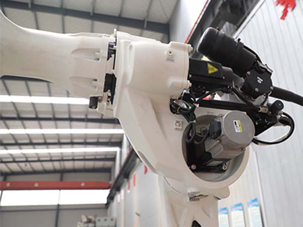 全自動焊接機器人減少磁力影響的方法 全自動焊接機器人減少磁力影響的方法