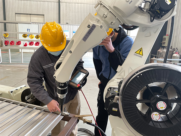 全自動(dòng)焊接機(jī)器人如何通過焊縫判斷質(zhì)量？