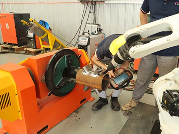 焊接機器人工裝夾具和普通夾具的區別 焊接機器人工裝夾具和普通夾具的區別