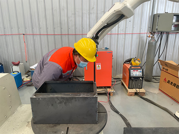 自動焊接機器人幫助企業成本下降，技術水平提升