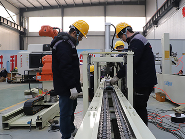 自動焊接設備和半自動焊接設備的區別 自動焊接設備和半自動焊接設備的區別