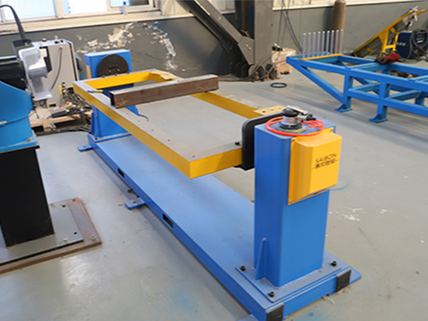 焊接變位機搭配不同類型的工件 焊接變位機搭配不同類型的工件