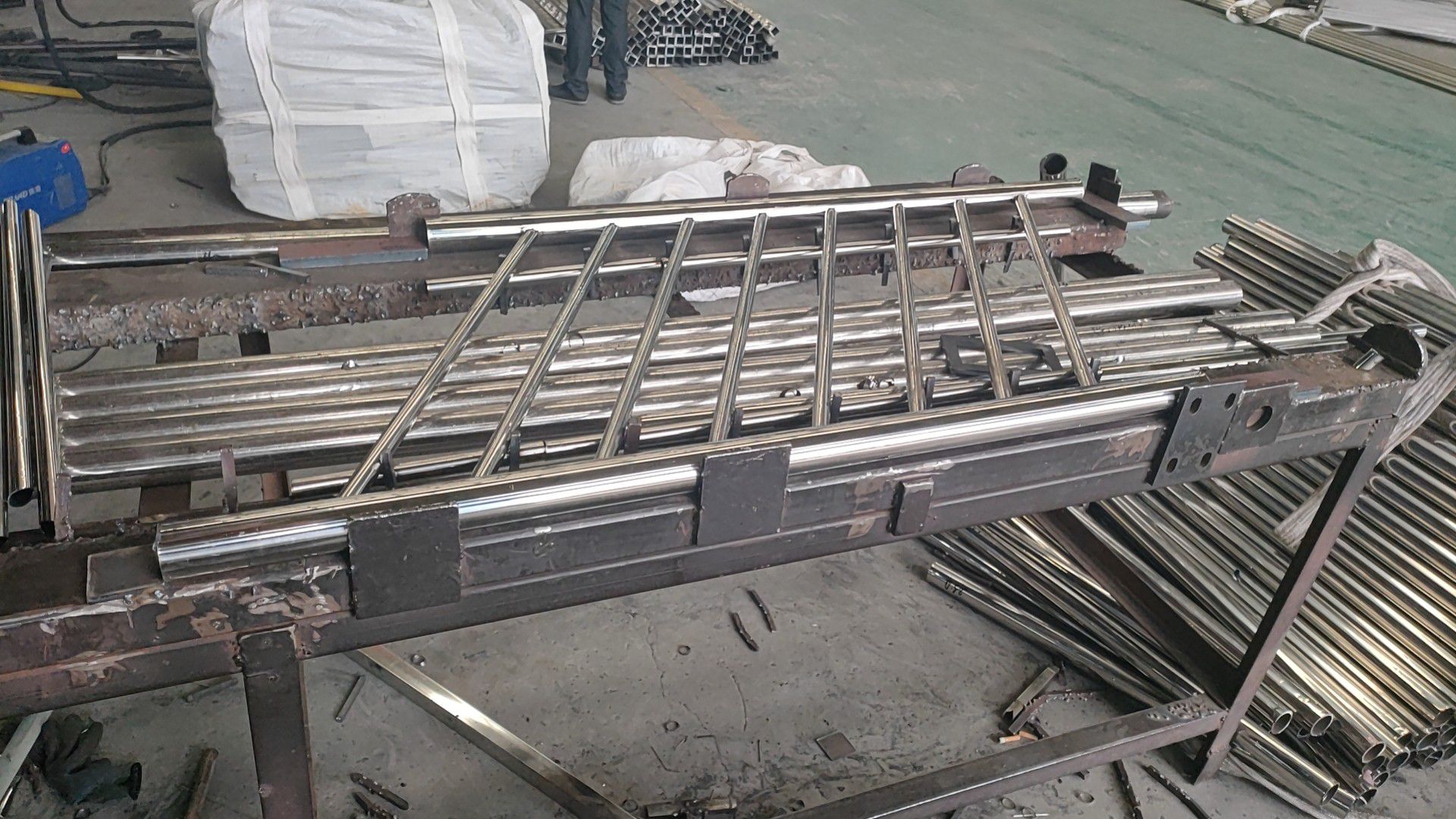 不銹鋼復(fù)合管護(hù)欄